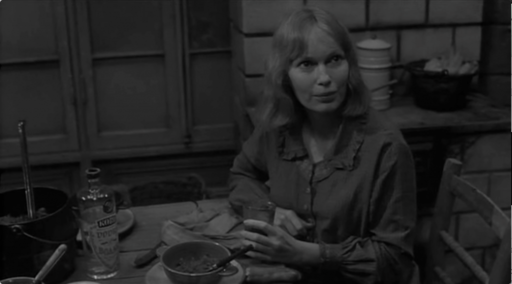 Mia Farrow in Shadows And Fog